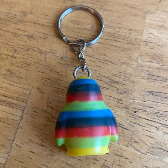 Star Awards Penguin Keychain in good condition - Picture 2 of 5
